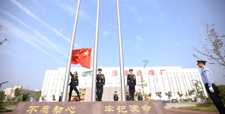 在冬天的哈尔滨，随手一拍，都是中国年的雪韵大街！